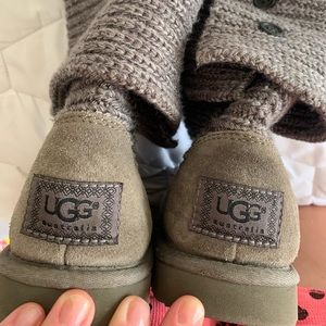 BRAND: UGG sweater boots